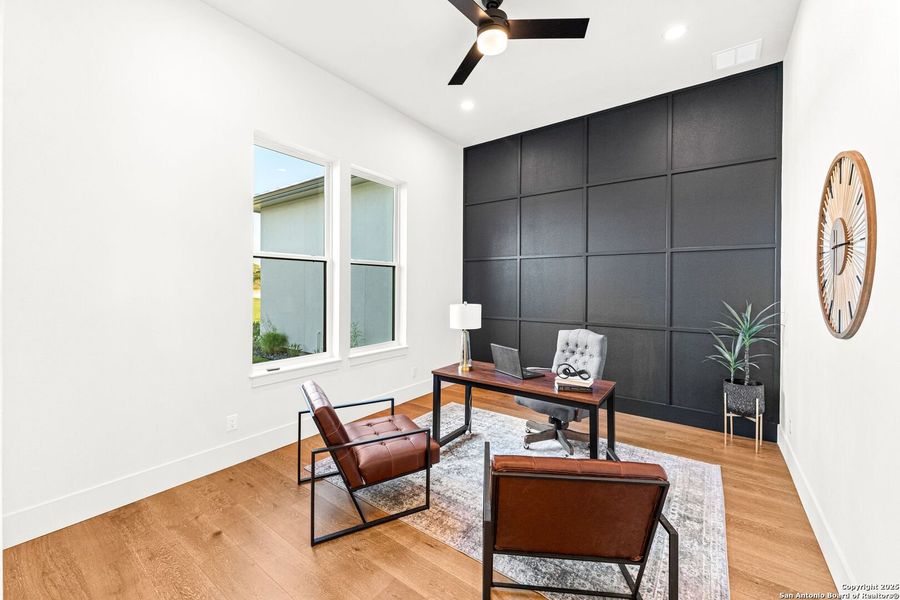 Furnished interior view inside a new home in , Bandera (Image 39).