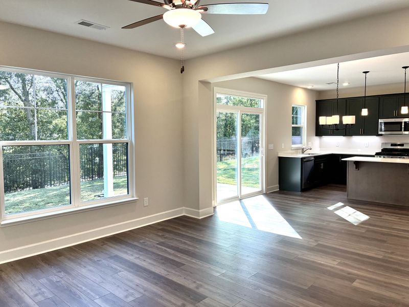 Spacious, unfurnished interior of a new home in Holly Ridge, Greenville (Image 13).