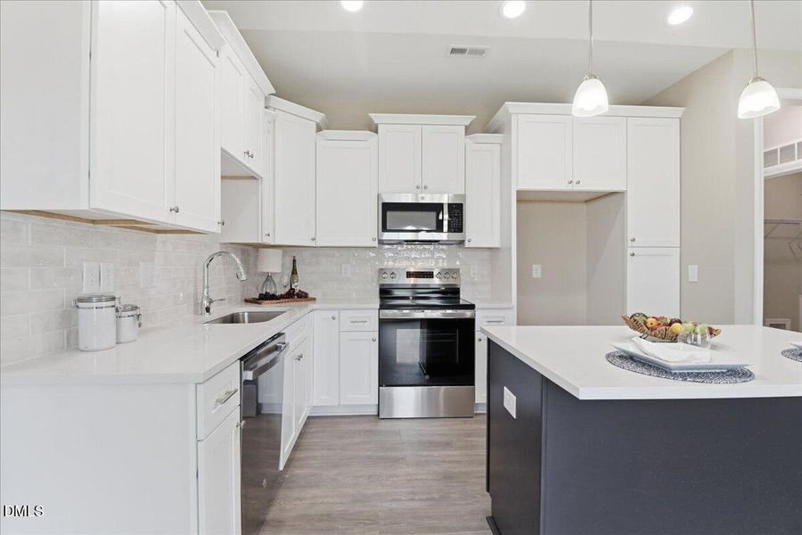 17-105 Sagewood Dr-17