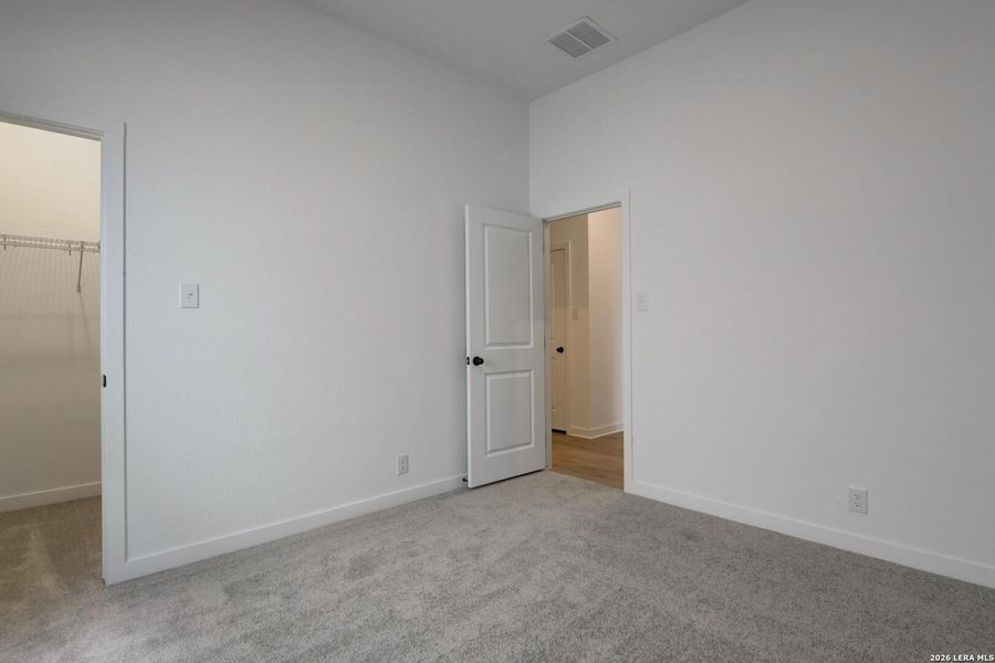 Spacious, unfurnished interior of a new home in Arcadia Ridge, San Antonio (Image 31).