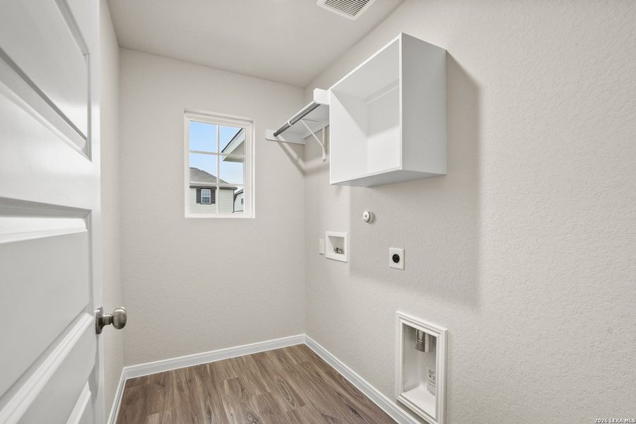 Spacious, unfurnished interior of a new home in Hickory Ridge, Elmendorf (Image 11).