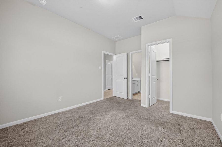 Spacious, unfurnished interior of a new home in , Texas City (Image 23).