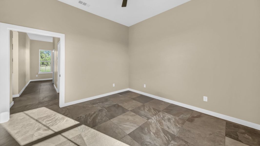 Spacious, unfurnished interior of a new home in Oak Water Ranch, Granbury (Image 25).