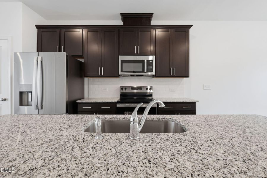 SUN_ElmGrove_Pic_Jackson_QMI_25_Kitchen_