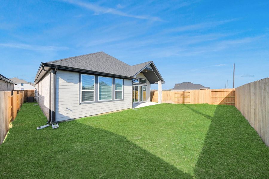 Exterior details and patio area of a home in Meridiana, Manvel (Image 3).