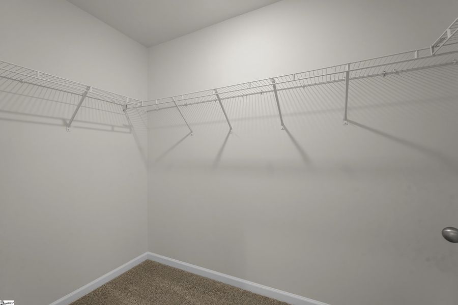 Spacious, unfurnished interior of a new home in Lynbrook, Boiling Springs (Image 28).