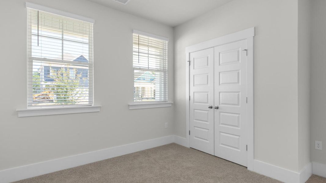 Spacious, unfurnished interior of a new home in Rolling Hills, Bolivia (Image 26).