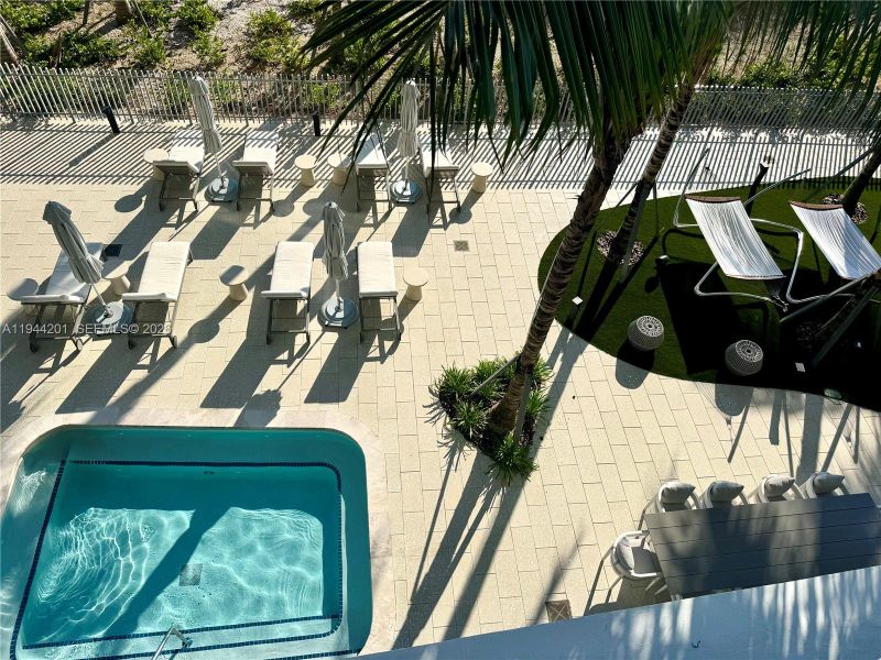 Sunrise Pool / Beach Side