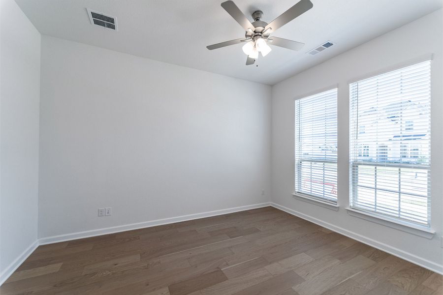 Spacious, unfurnished interior of a new home in Green Meadows, Celina (Image 20).