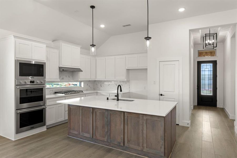 07. 1031 Gracious - Kitchen (2)