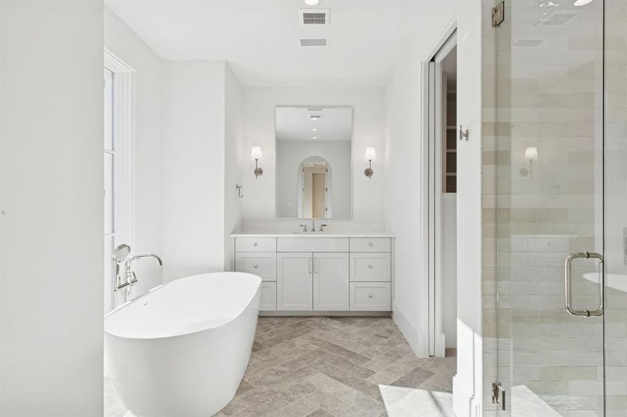 Furnished interior view inside a new home in Highland Park, Dallas (Image 33).