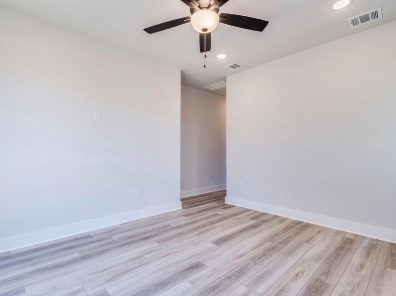 Primary bedroom (main floor)