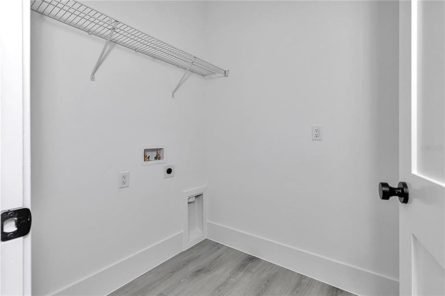 Spacious, unfurnished interior of a new home in , Dunnellon (Image 27).