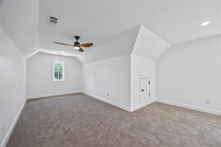 Spacious, unfurnished interior of a new home in , Monroe (Image 43).