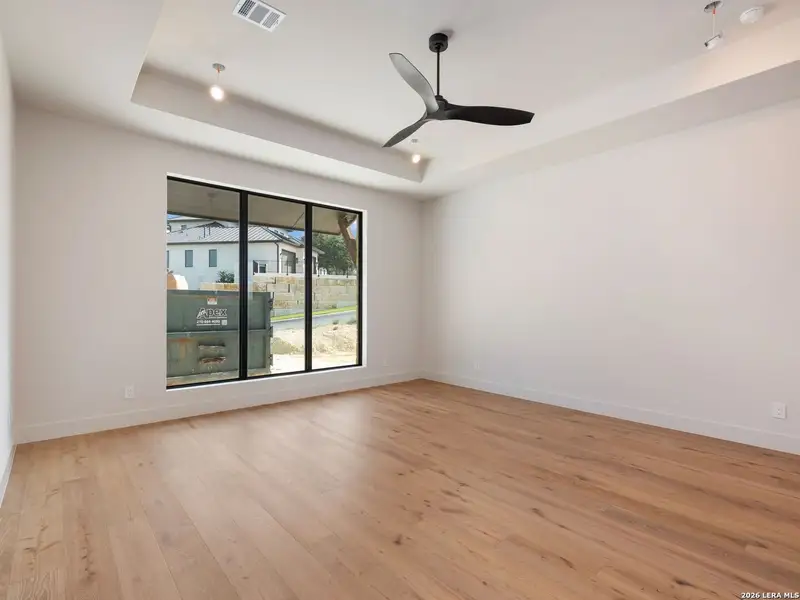 Spacious, unfurnished interior of a new home in , San Antonio (Image 20).