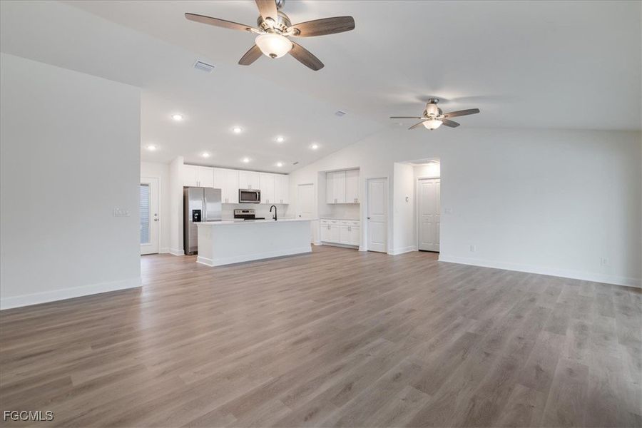 Spacious, unfurnished interior of a new home in Cape Coral, Cape Coral (Image 18).
