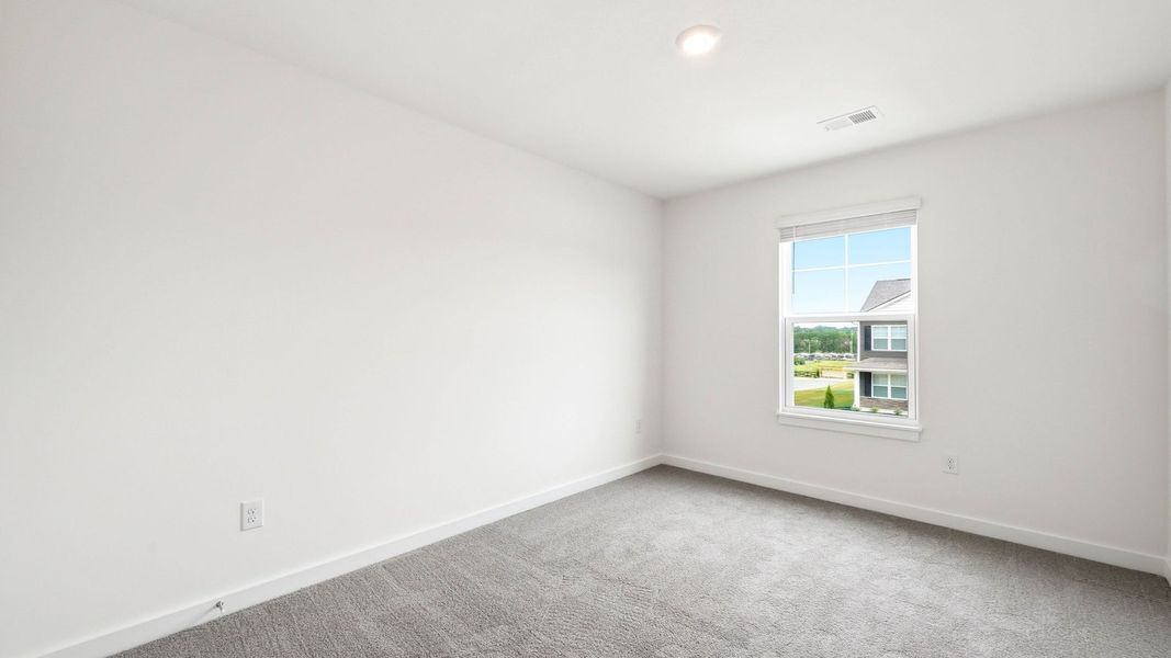 Spacious, unfurnished interior of a new home in Oak Hill, Vonore (Image 23).