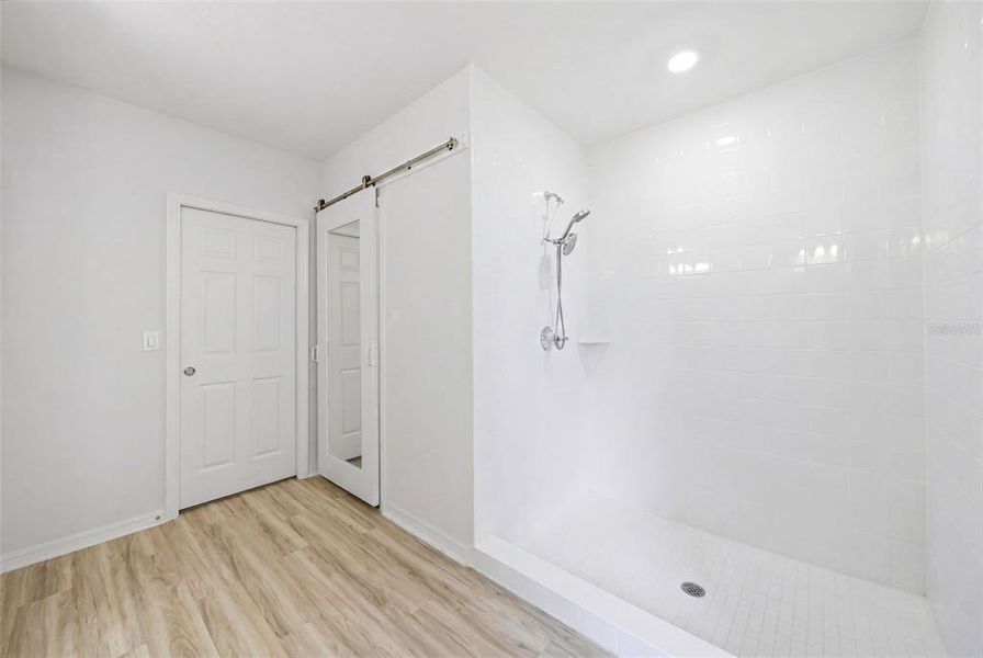 Spacious, unfurnished interior of a new home in , Haines City (Image 21).