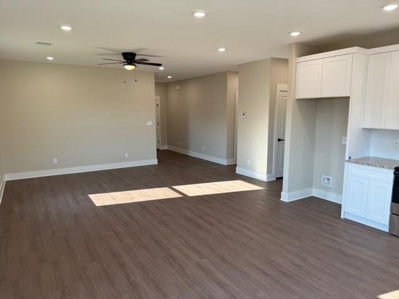 Spacious, unfurnished interior of a new home in , Bells (Image 7).