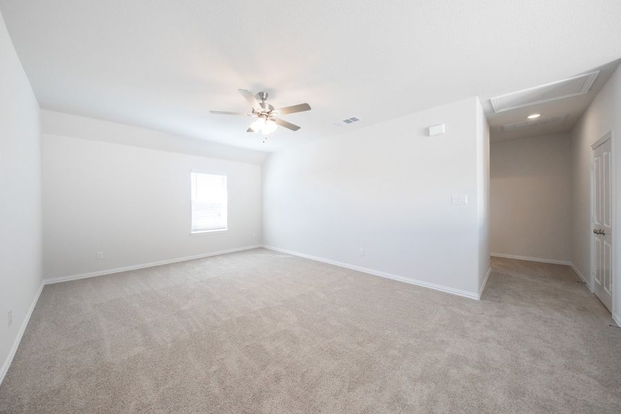 Spacious, unfurnished interior of a new home in Churchill, Anna (Image 15).