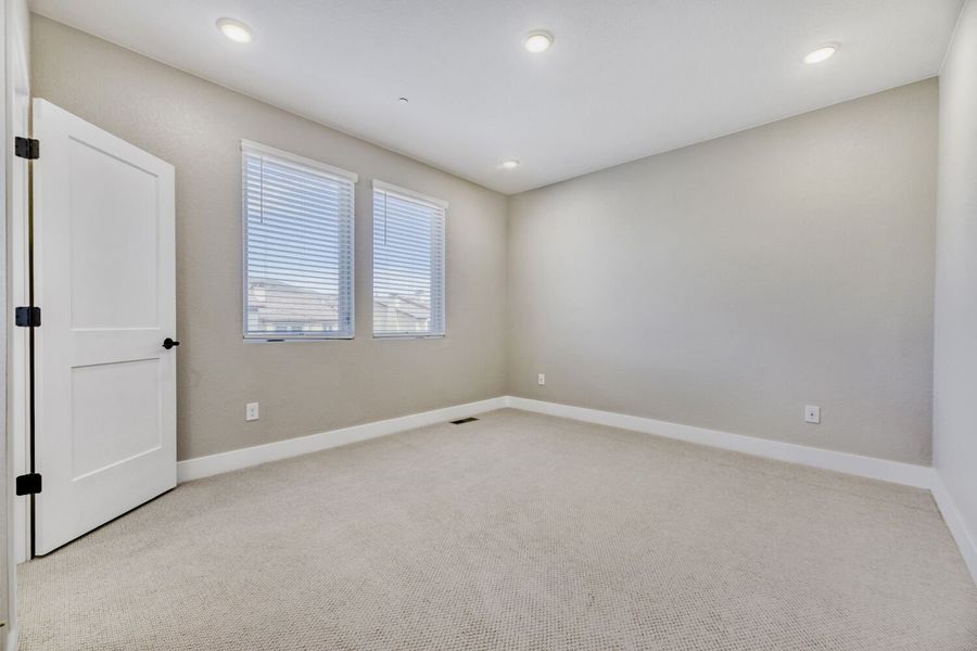 Spacious, unfurnished interior of a new home in Solterra, Lakewood (Image 7).