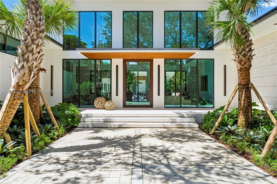 Exterior details and patio area of a home in , Pinecrest (Image 3).