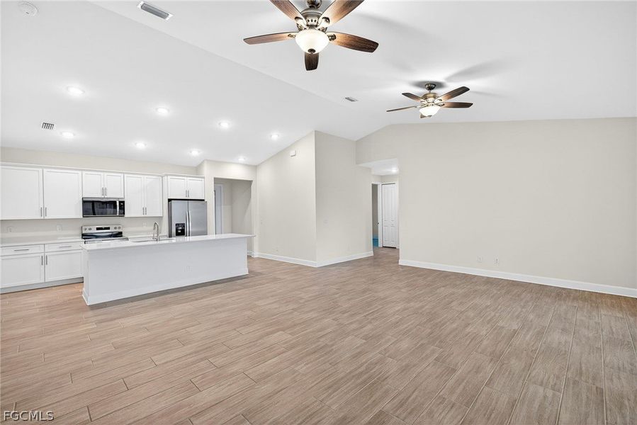 Spacious, unfurnished interior of a new home in Cape Coral, Cape Coral (Image 13).