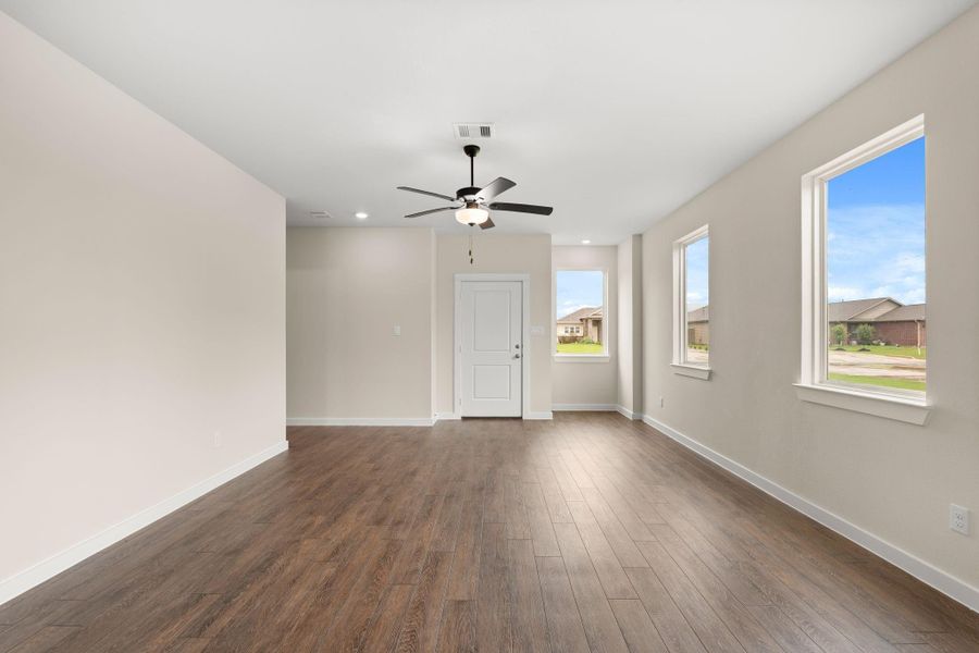 Spacious, unfurnished interior of a new home in Santa Fe, Cleveland (Image 15). Spacious, unfurnished interior of a new home in Santa Fe, Cleveland (Image 15).