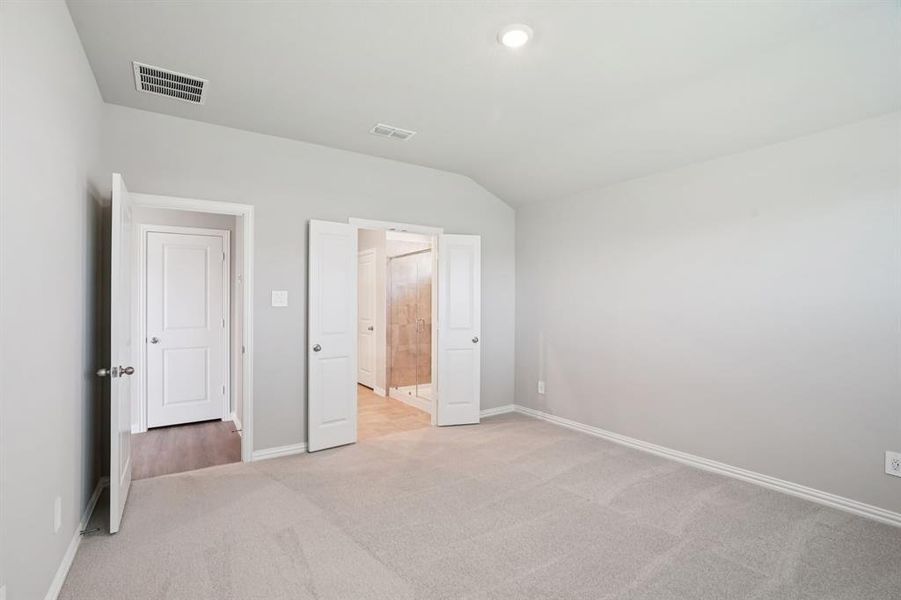 Spacious, unfurnished interior of a new home in Stonehaven, Seagoville (Image 30). Spacious, unfurnished interior of a new home in Stonehaven, Seagoville (Image 30).