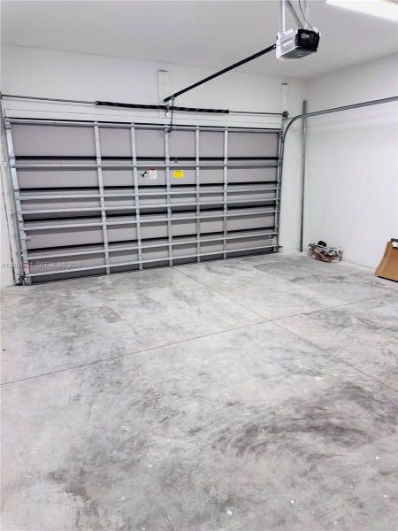 Spacious, unfurnished interior of a new home in , Port Charlotte (Image 28).