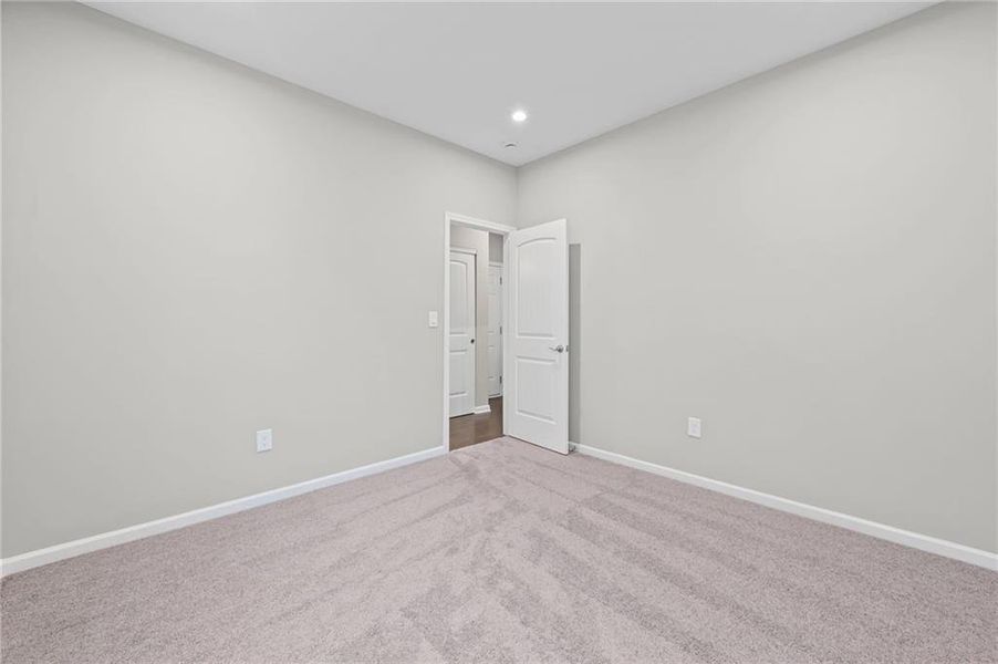 Spacious, unfurnished interior of a new home in Laurel Farms, Dallas (Image 28).