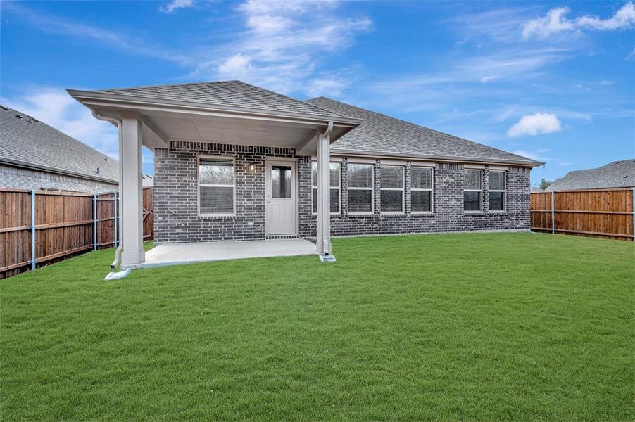 Exterior details and patio area of a home in ValleyBrooke, Mesquite (Image 21).