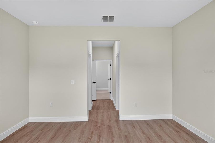 Spacious, unfurnished interior of a new home in , Ocala (Image 23).