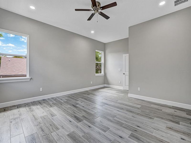 Spacious, unfurnished interior of a new home in , Safety Harbor (Image 36).