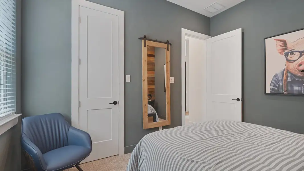 Representative furnished interior of a home built from the Hampton by Chesmar Homes in Wildrye 60', Waller (Image 9).