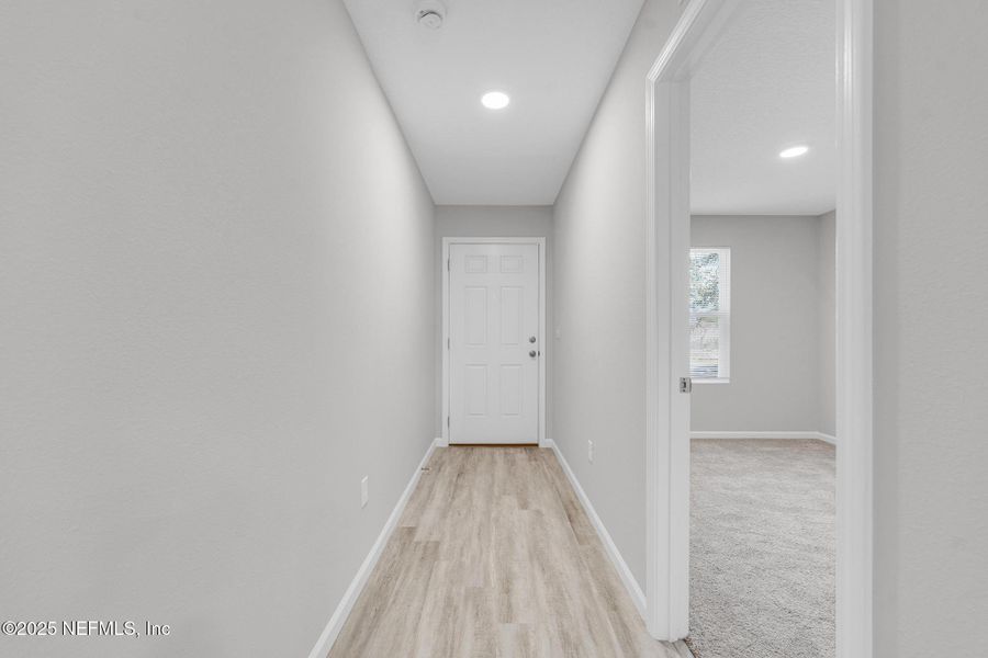 Spacious, unfurnished interior of a new home in , Jacksonville (Image 25).