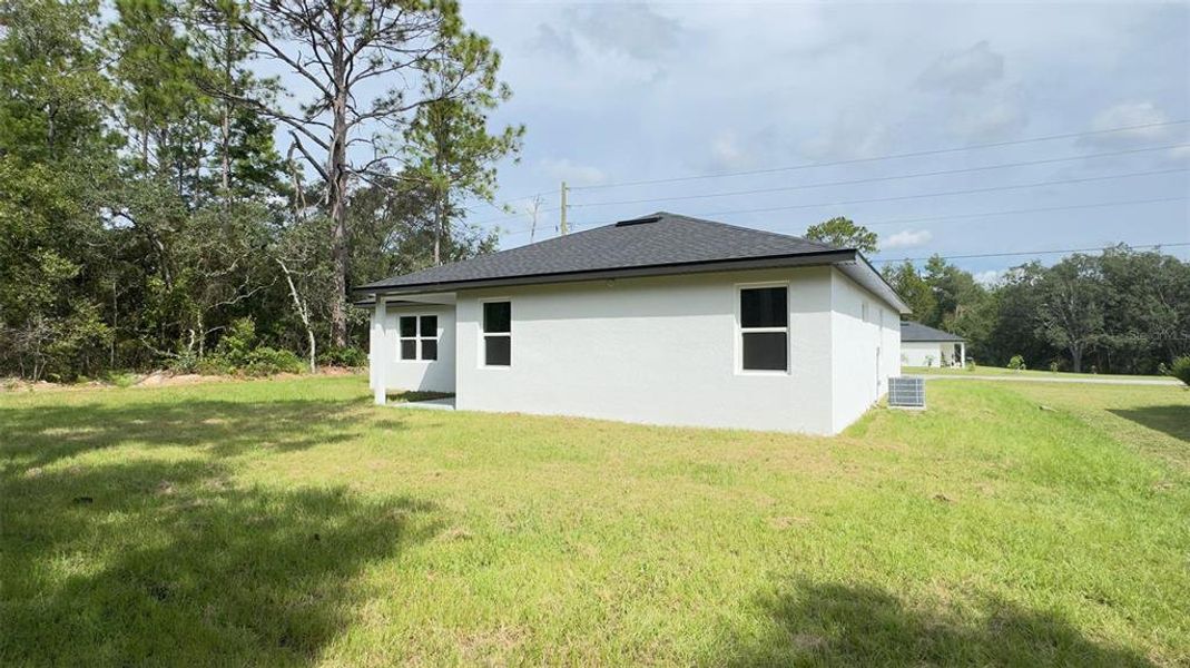 Exterior details and patio area of a home in , Citrus Springs (Image 13).