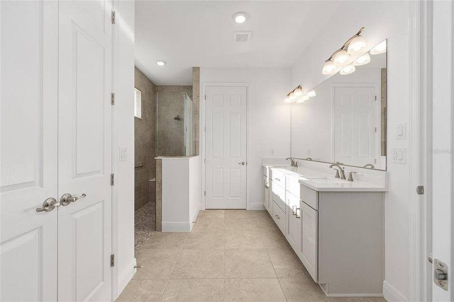 Furnished interior view inside a new home in , Ocala (Image 5).