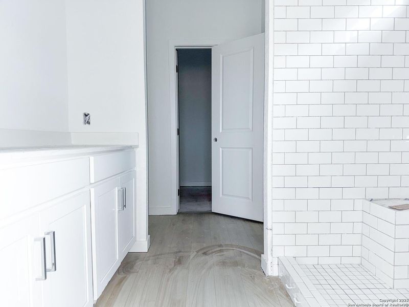 Spacious, unfurnished interior of a new home in Cordova Trails, Seguin (Image 13).