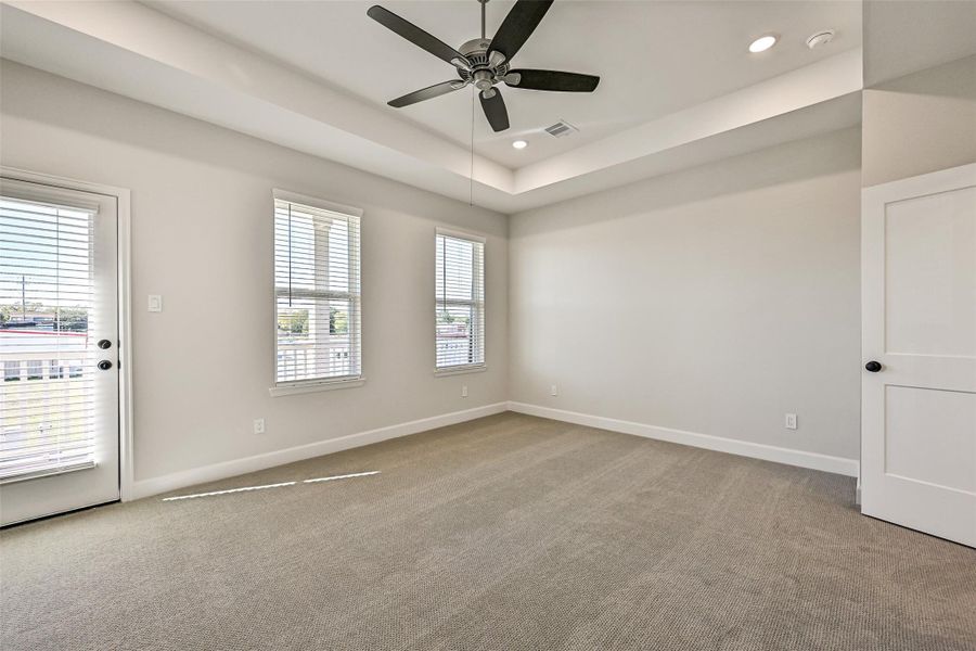 Spacious, unfurnished interior of a new home in Pearland Old Townsite, Pearland (Image 31).