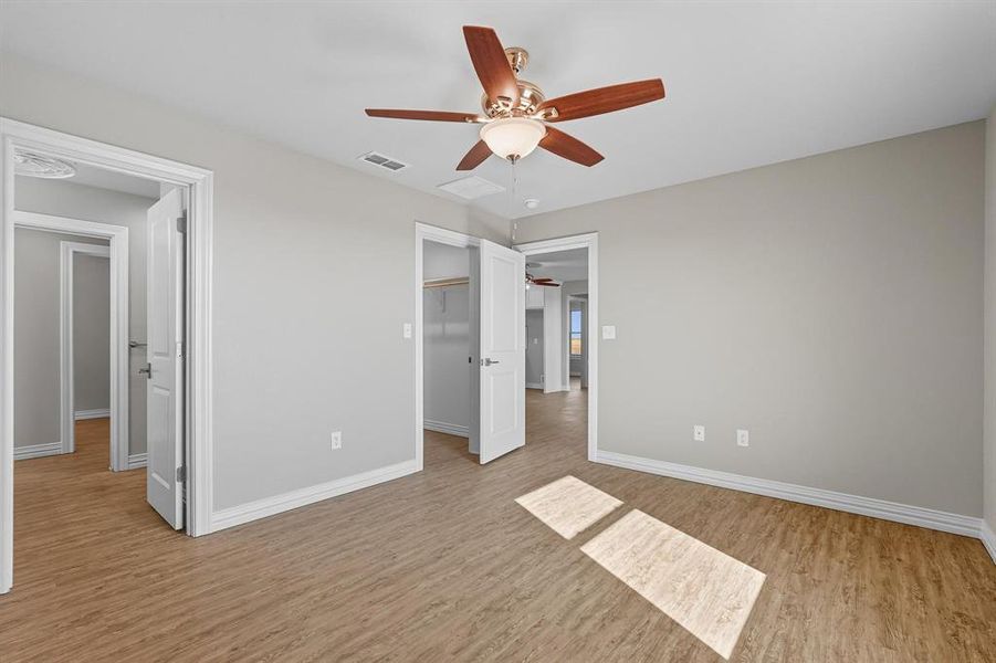 Spacious, unfurnished interior of a new home in , Hawley (Image 26).