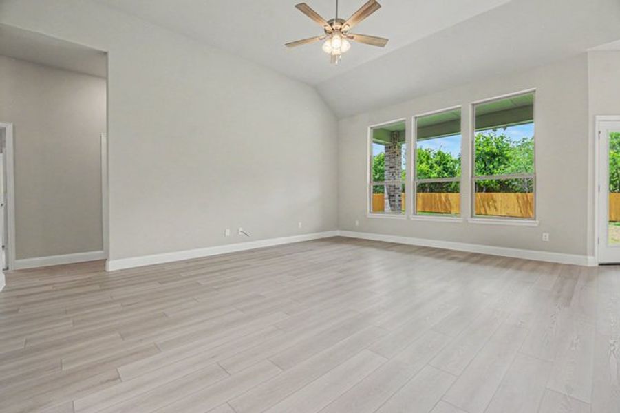Spacious, unfurnished interior of a new home in Cole Crossing Estates, DeSoto (Image 16). Spacious, unfurnished interior of a new home in Cole Crossing Estates, DeSoto (Image 16).