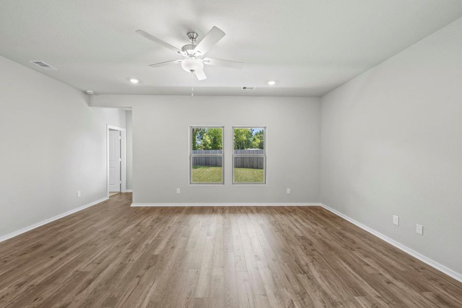 Spacious, unfurnished interior of a new home in Laurel Landing, Alvin (Image 18). Spacious, unfurnished interior of a new home in Laurel Landing, Alvin (Image 18).