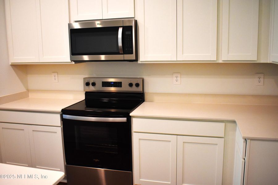 Close-up of interior finishes inside a home in Old Kings Trail, Jacksonville (Image 21).