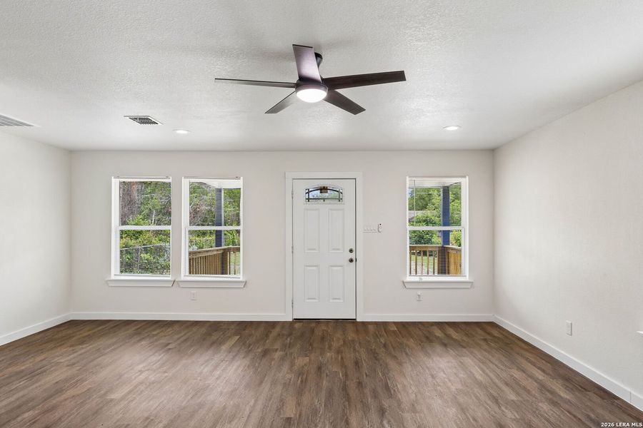 Spacious, unfurnished interior of a new home in , San Antonio (Image 9).