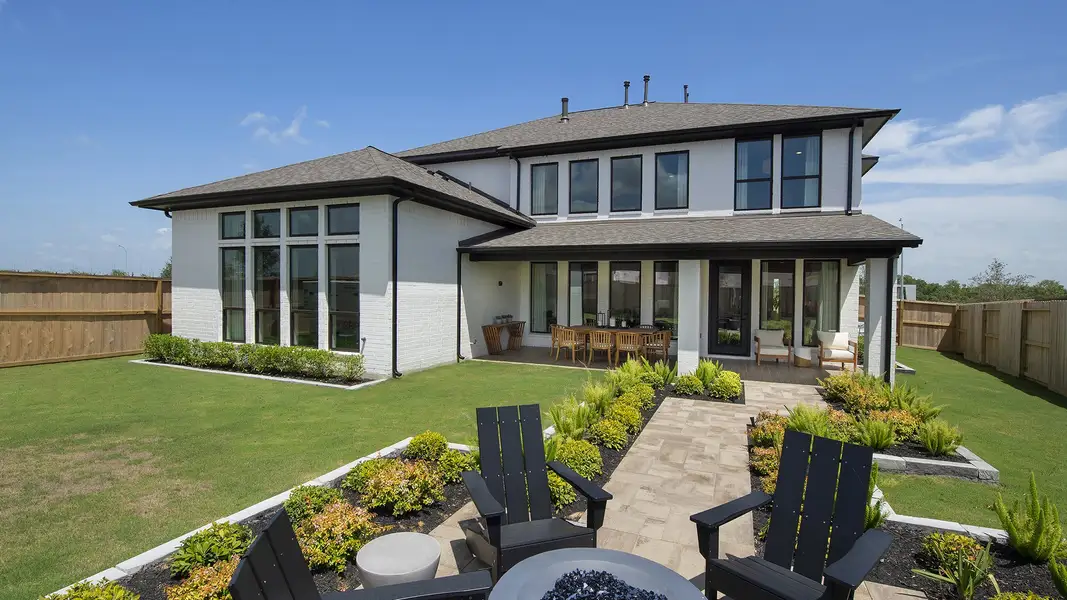 Exterior details and patio area of a home in Juniper Springs, Lockhart (Image 3).