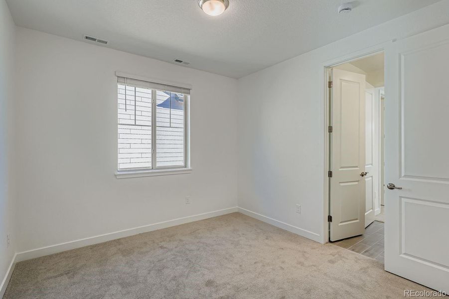 Spacious, unfurnished interior of a new home in Red Rocks Ranch, Morrison (Image 12).