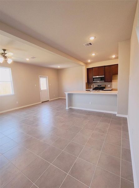 Spacious, unfurnished interior of a new home in , La Porte (Image 14).