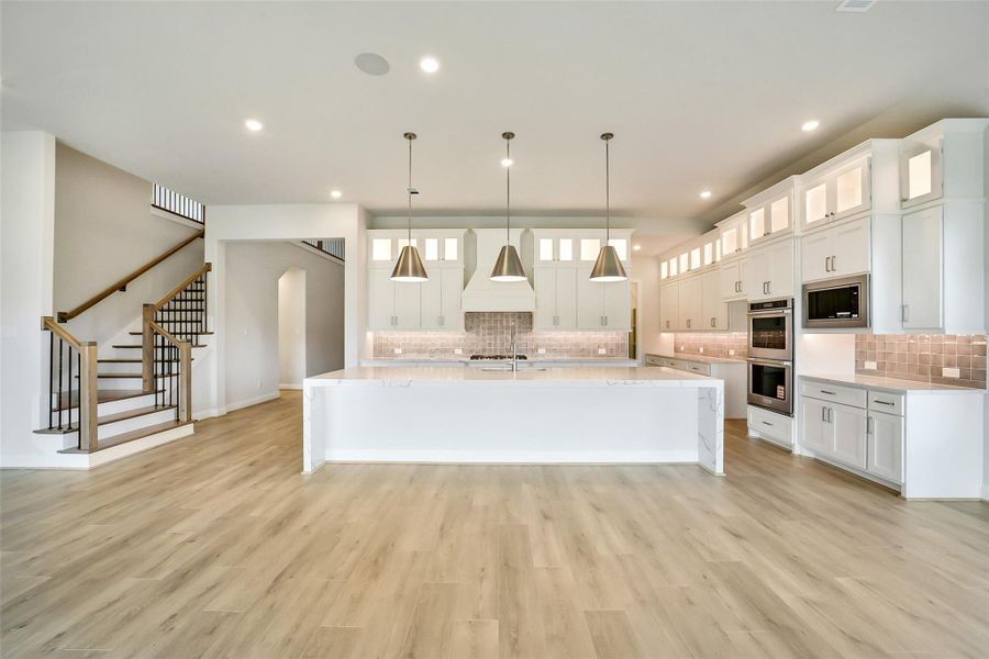 Furnished interior view inside a new home in Sienna 65', Missouri City (Image 9).