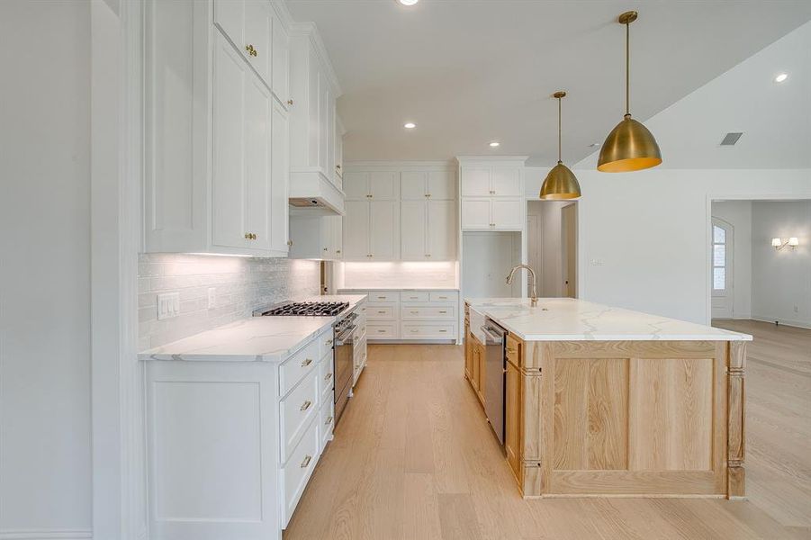 Furnished interior view inside a new home in Whitestone Heights, Benbrook (Image 17).